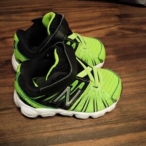 New Balance Kids Sneakers - Green and Black
